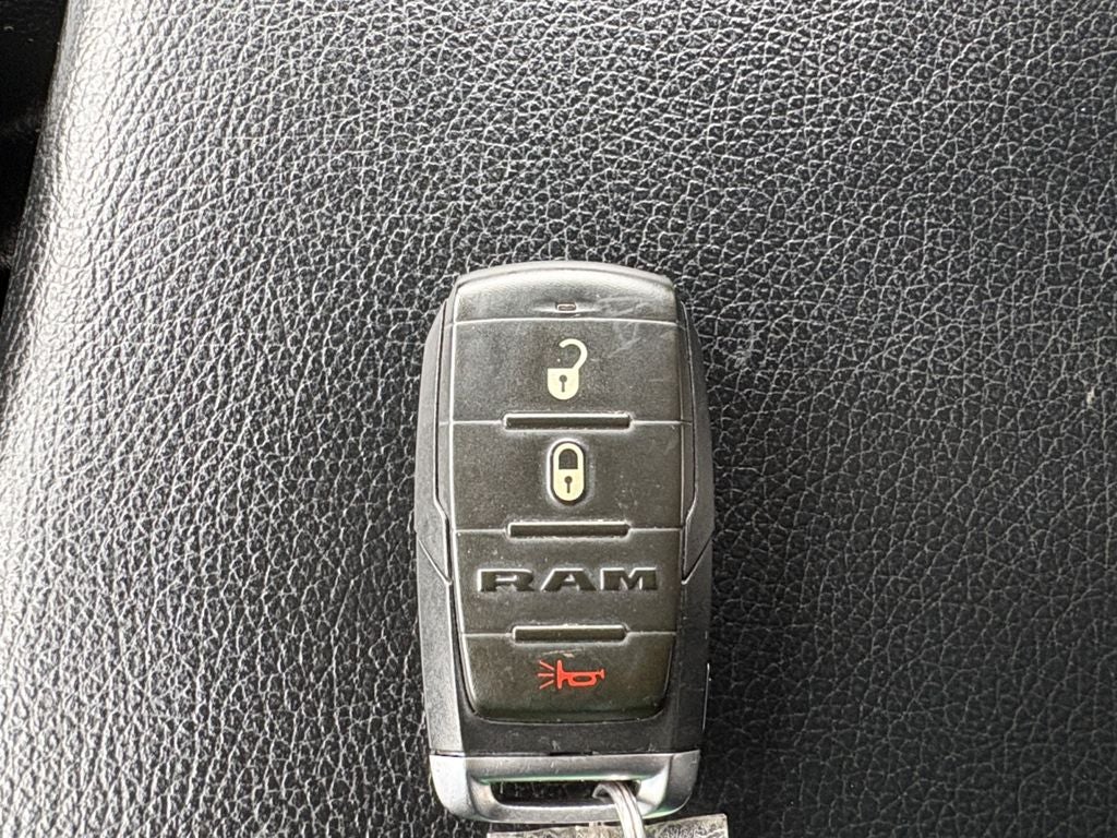 2022 RAM 1500 Tradesman Crew Cab 4x4 5'7' Box