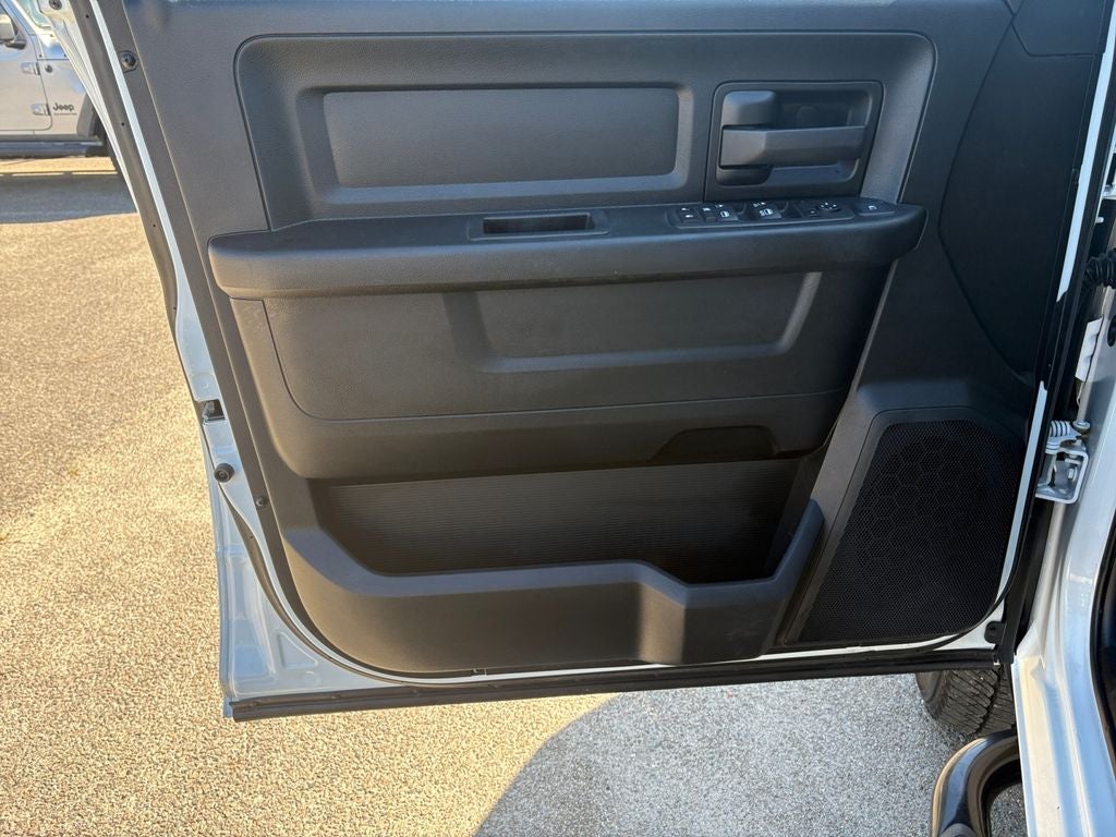 2023 RAM 3500 Tradesman Crew Cab 4x4 8' Box