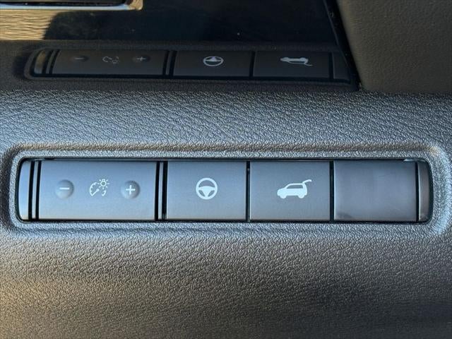 2025 Nissan Pathfinder SV FWD