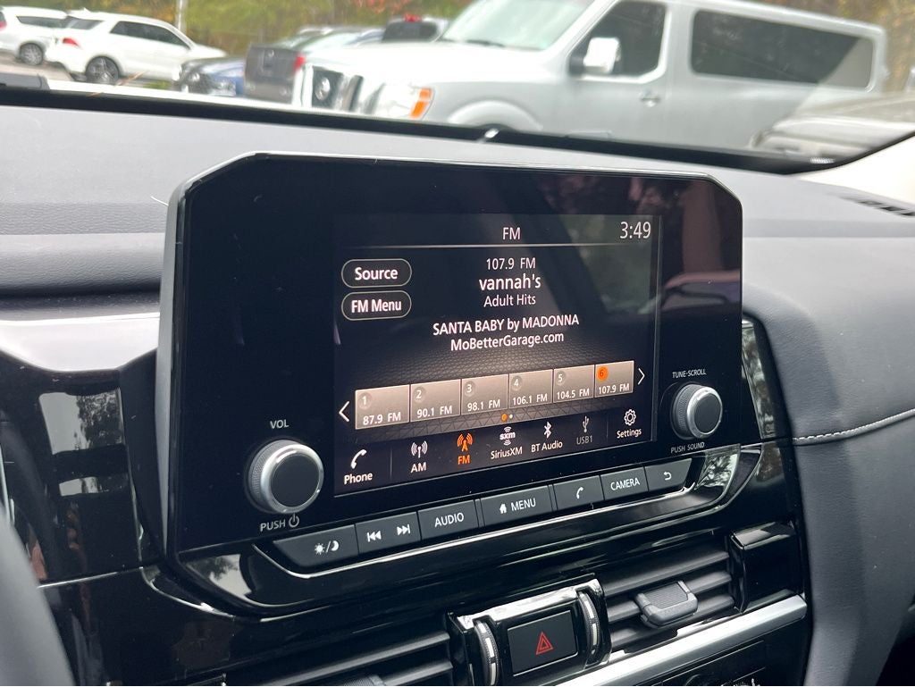 2025 Nissan Pathfinder SV