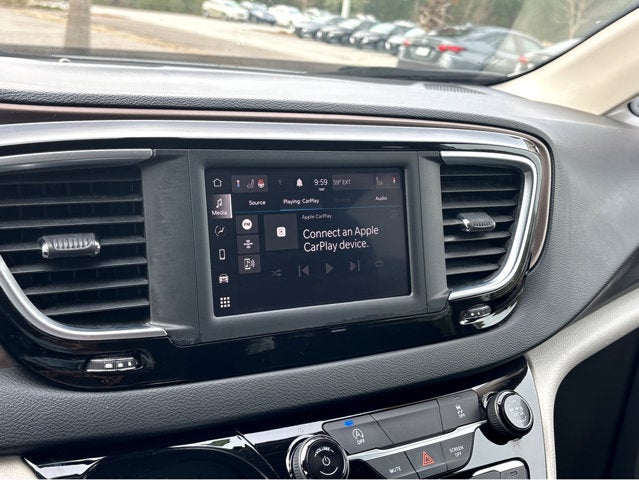 2022 Chrysler Voyager LX