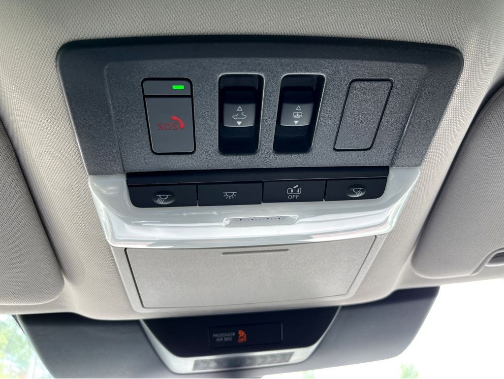 2024 Nissan Pathfinder SL