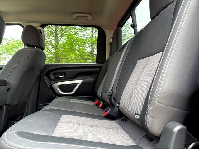 2023 Nissan Titan SV