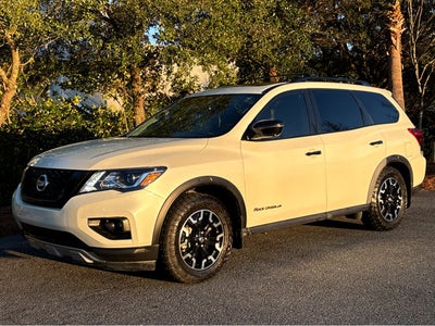 2020 Nissan Pathfinder SL