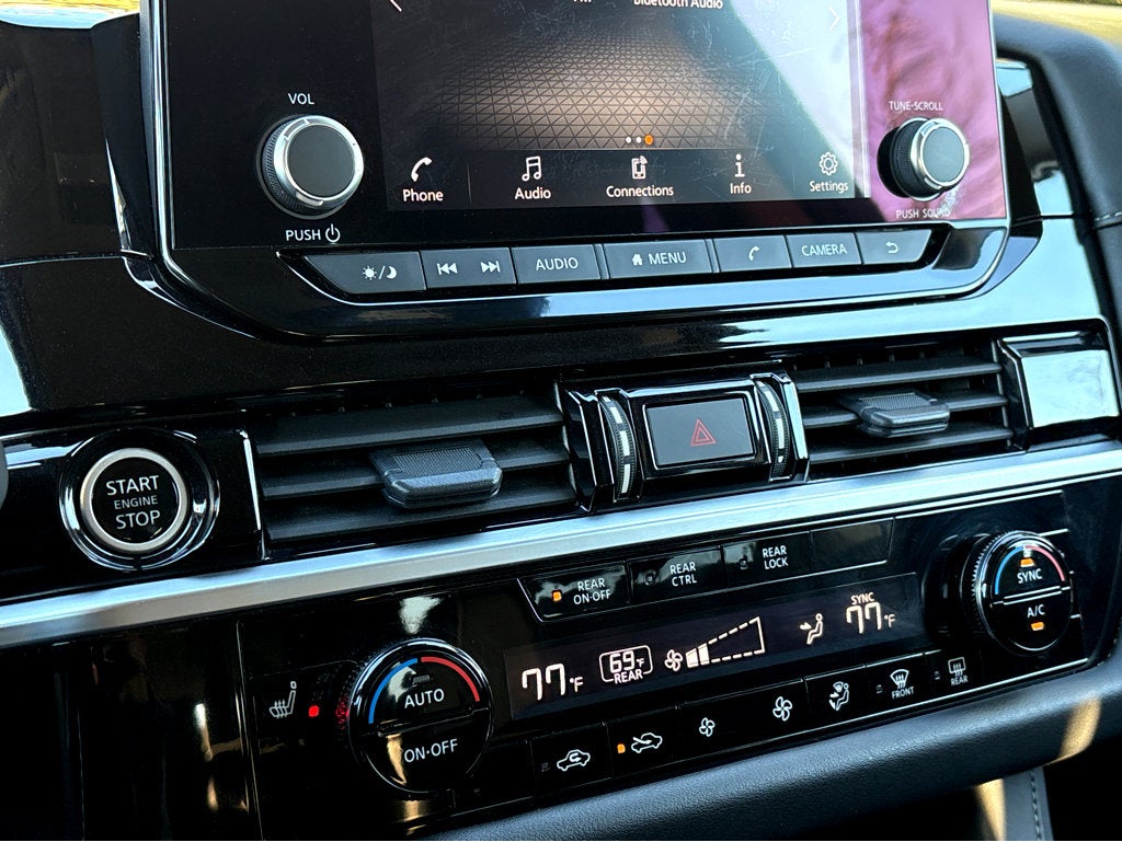 2024 Nissan Pathfinder SV