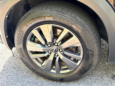 2024 Nissan Pathfinder SV