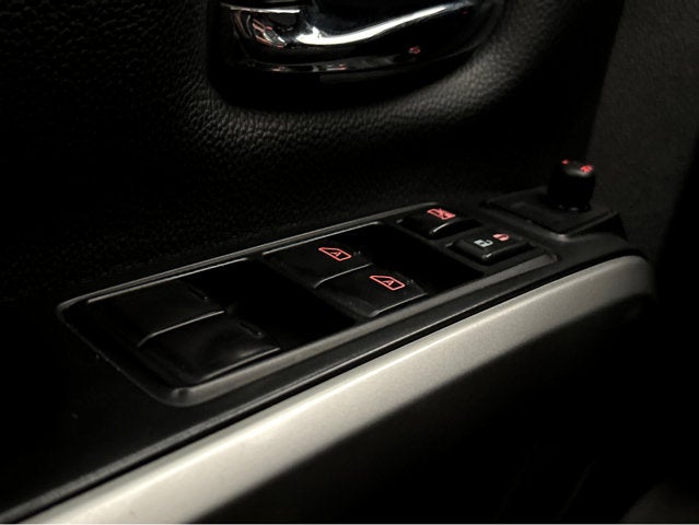 2024 Nissan Titan SV - Photo 18