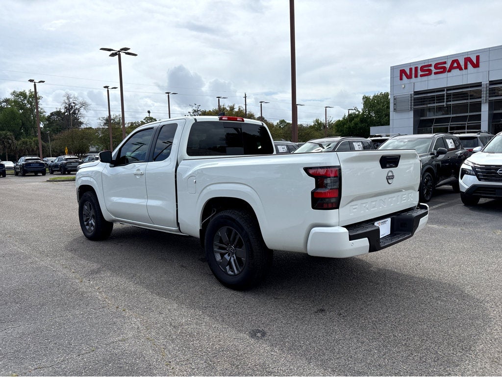 2025 Nissan Frontier SV