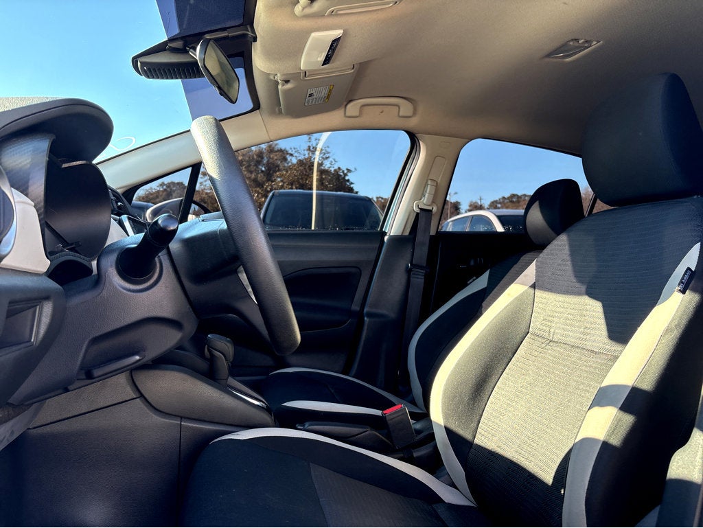 2022 Nissan Versa SV