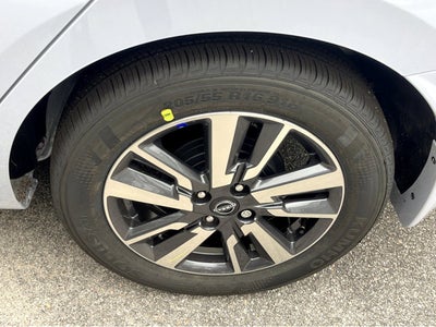 2025 Nissan Versa SR