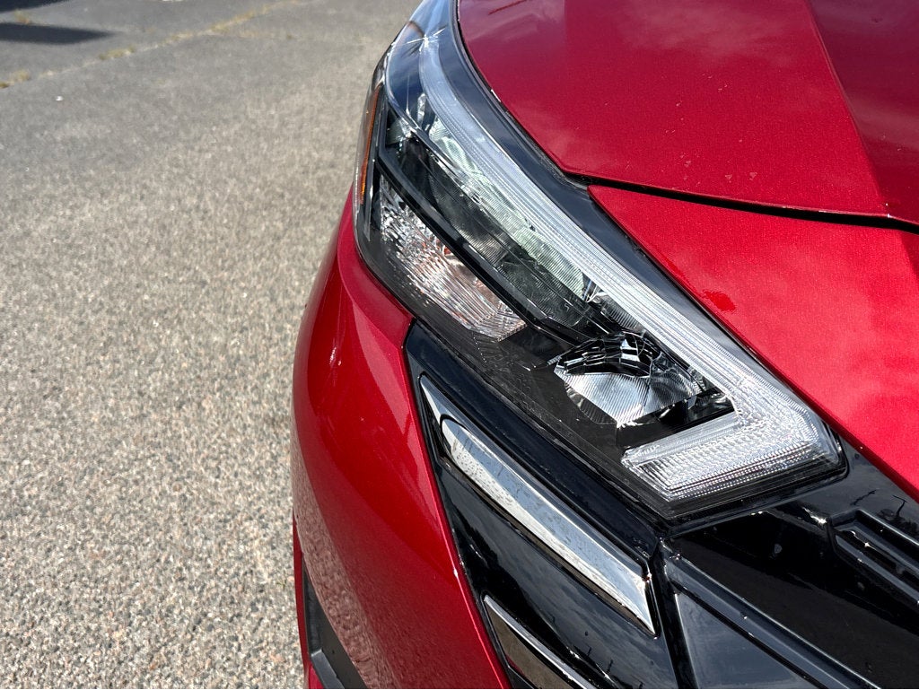 2025 Nissan Versa SR