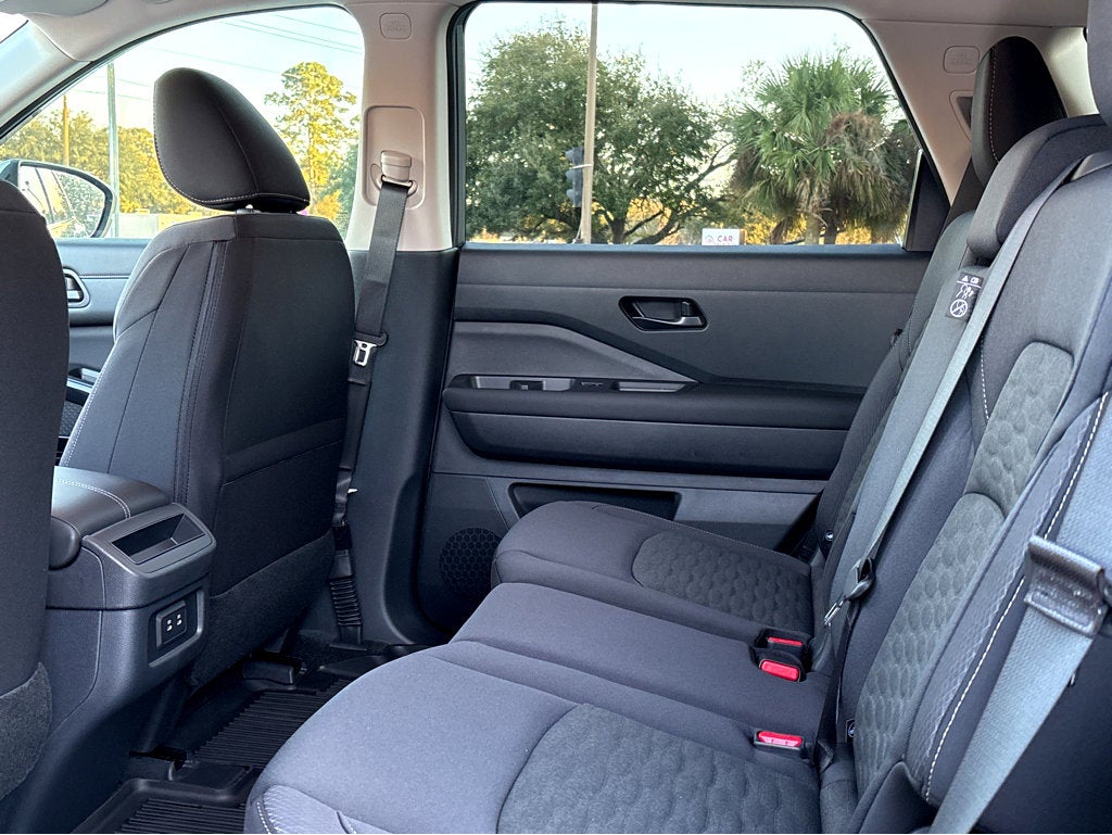 2026 Nissan Pathfinder S