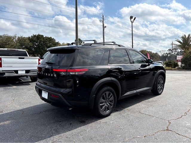 2025 Nissan Pathfinder SV