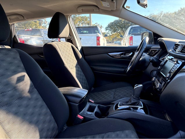 2022 Nissan Rogue Sport SV