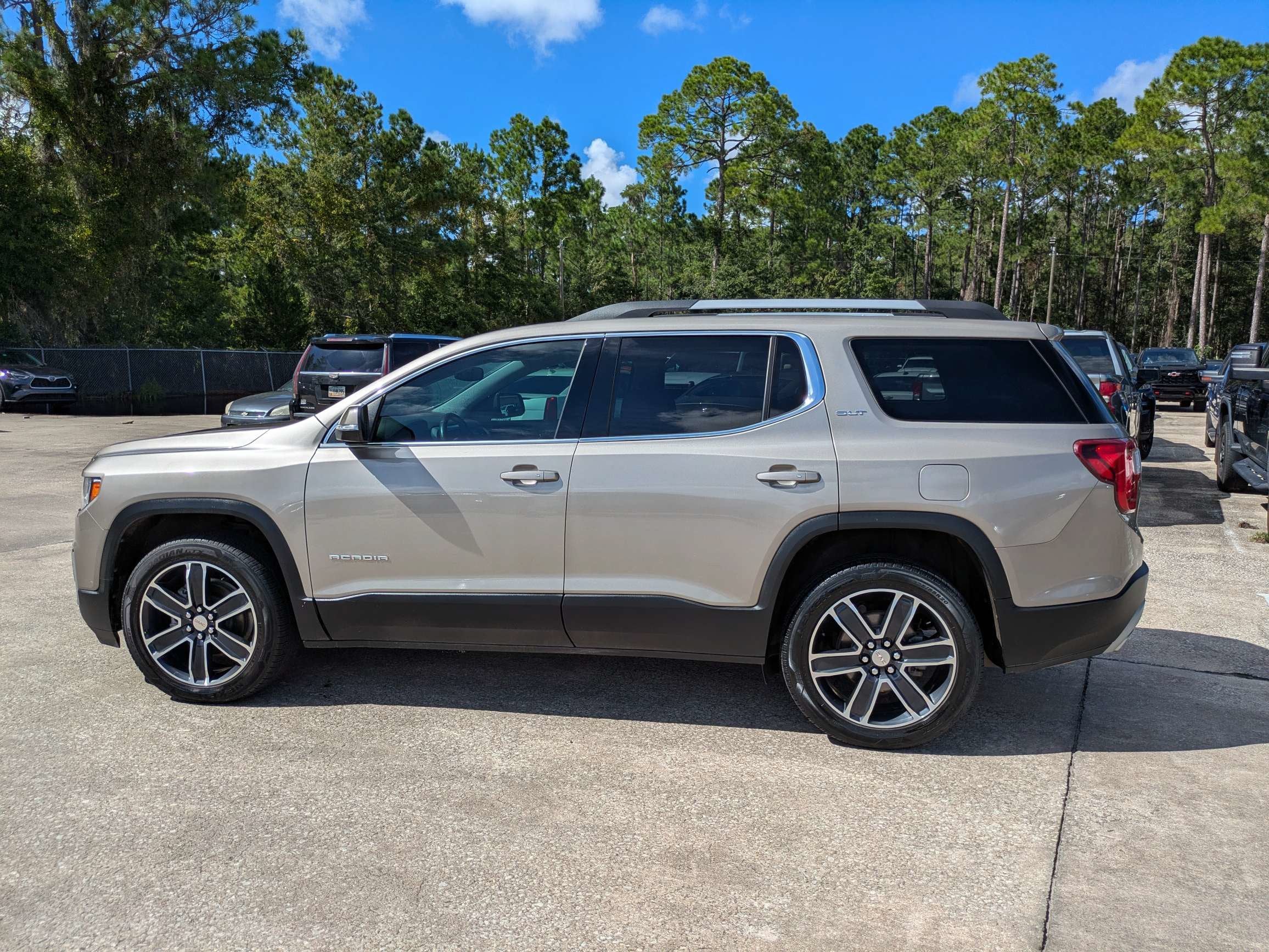 2022 GMC Acadia SLT