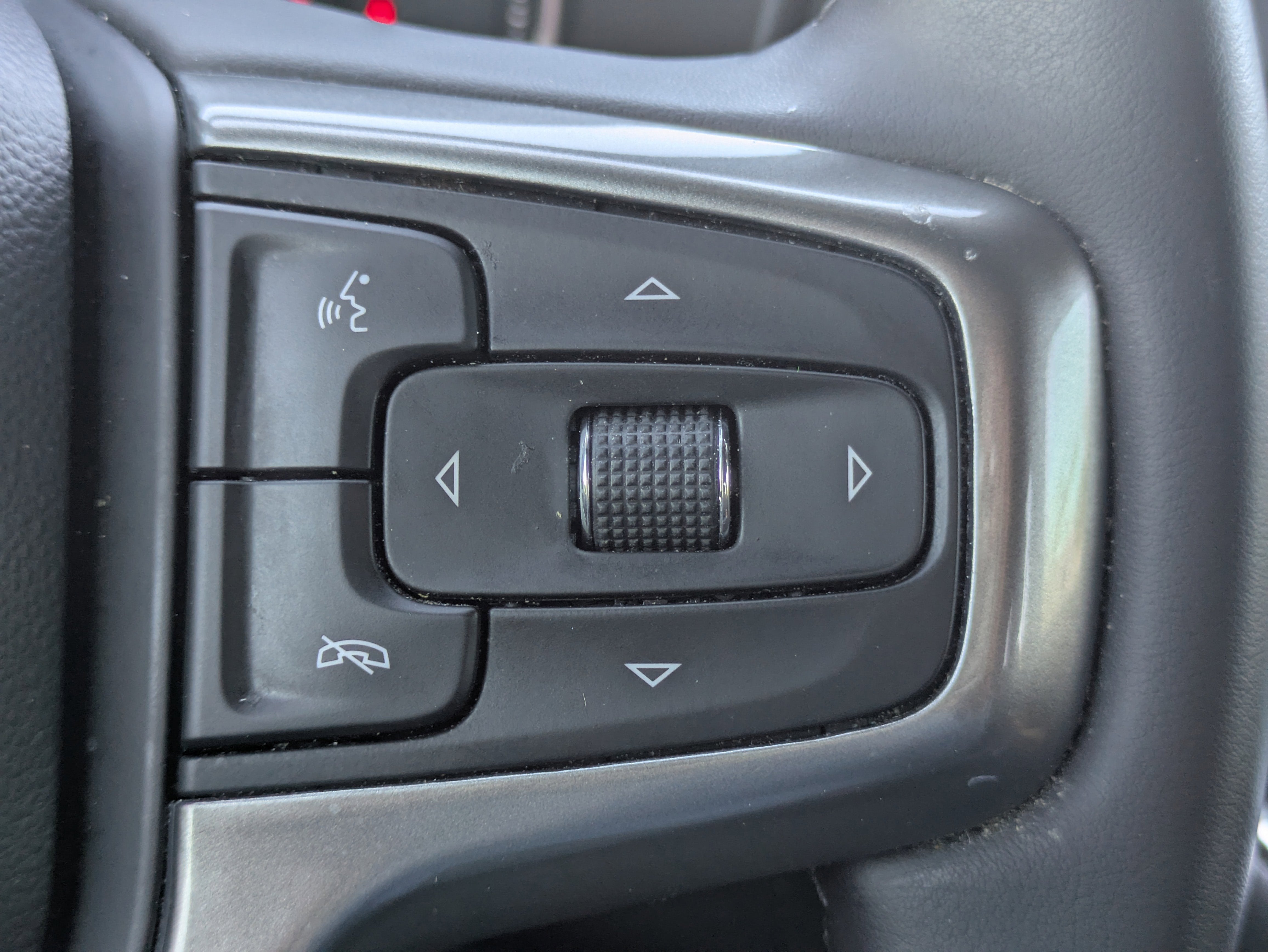 2023 Chevrolet Suburban LS