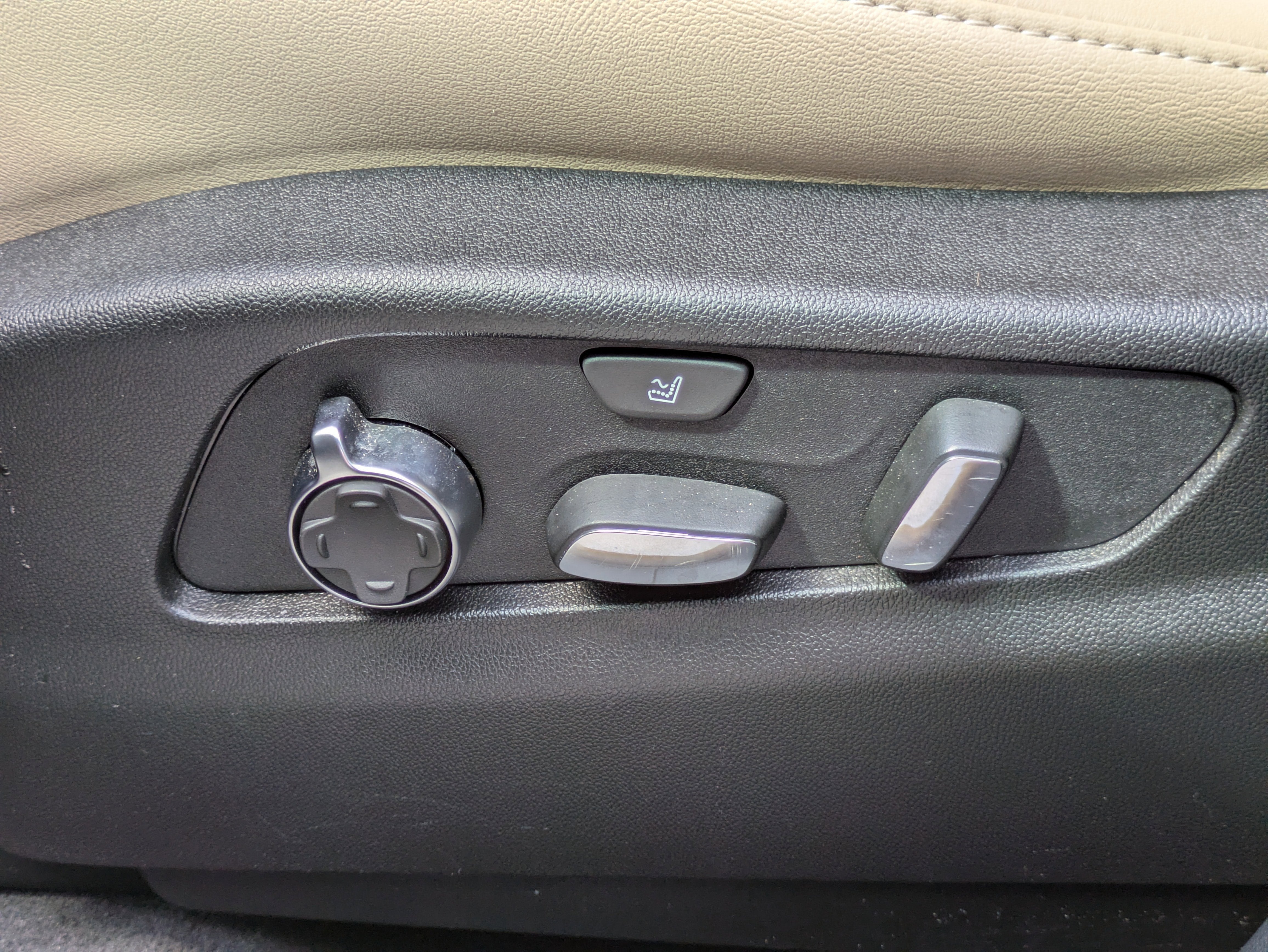 2024 Cadillac XT4 FWD Premium Luxury