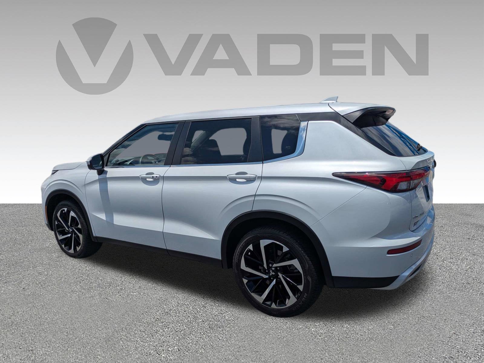 2024 Mitsubishi Outlander Base