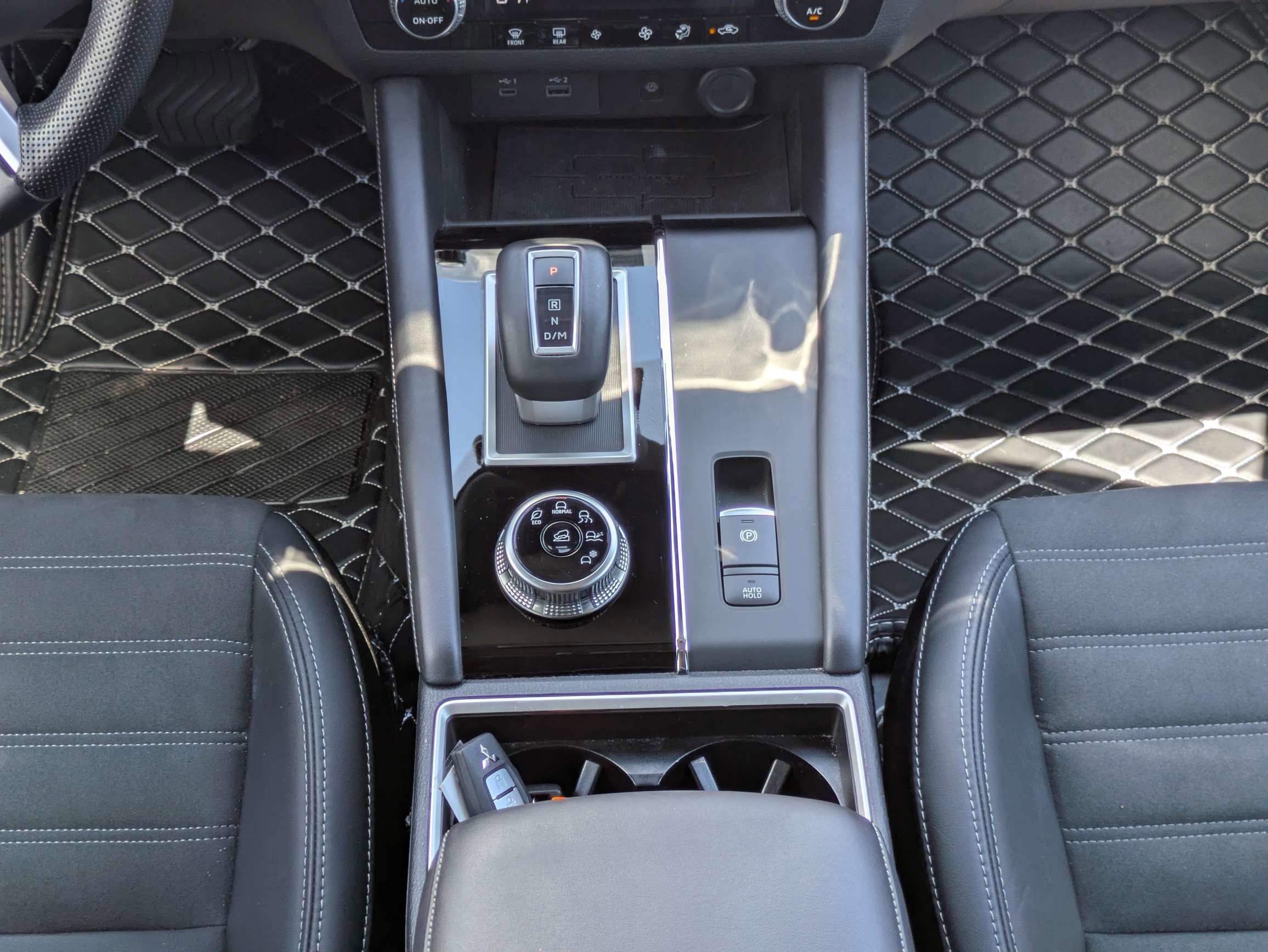 2024 Mitsubishi Outlander Base