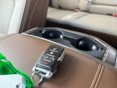 2019 RAM 1500 Laramie Crew Cab 4x4 5'7' Box