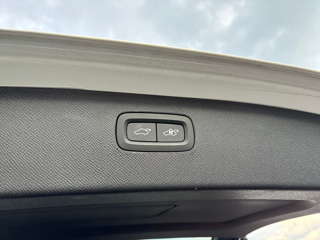 2019 Volvo XC90 T6 Momentum