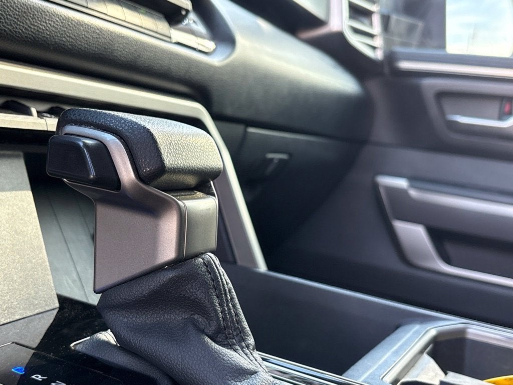 2022 Toyota Tundra 2WD SR5