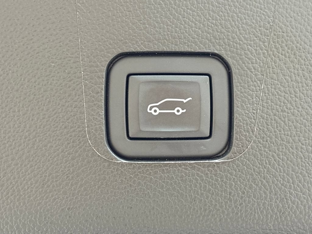 2023 Chevrolet Traverse Base