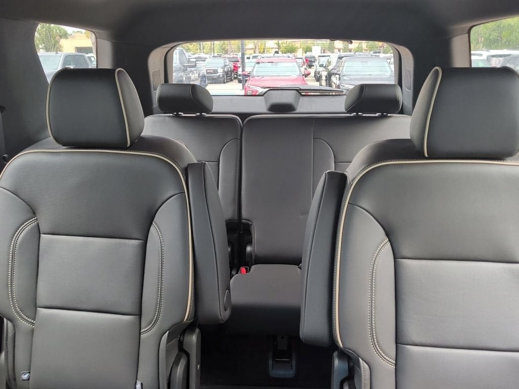 2023 Chevrolet Traverse Base