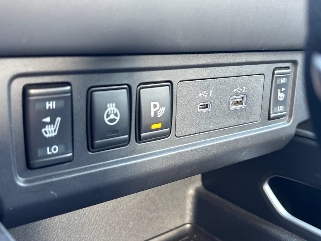 2025 Nissan Frontier Base