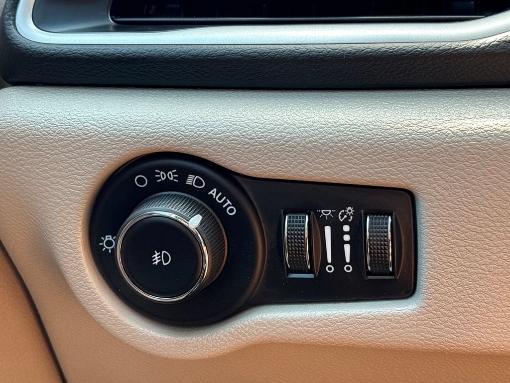 2023 Chrysler Pacifica Base