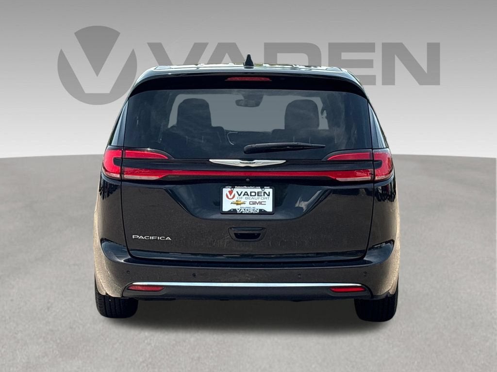 2023 Chrysler Pacifica Base