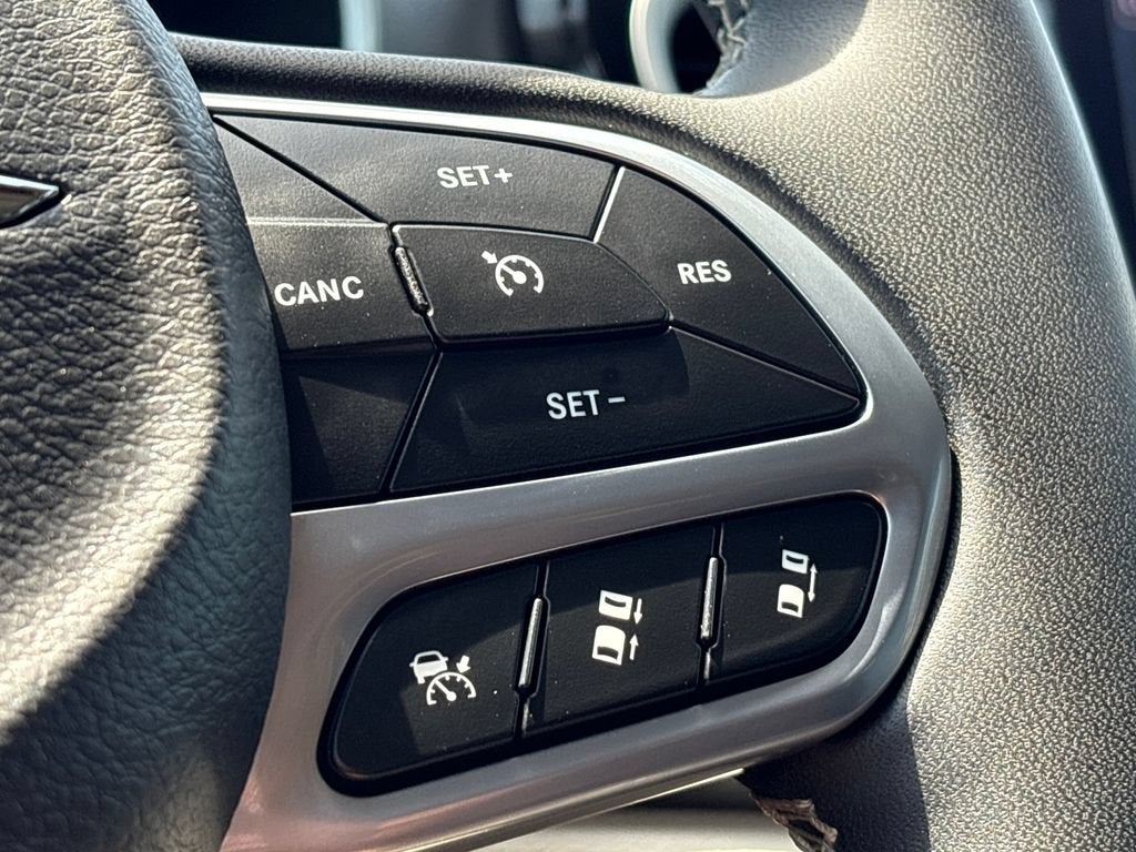2023 Chrysler Pacifica Base