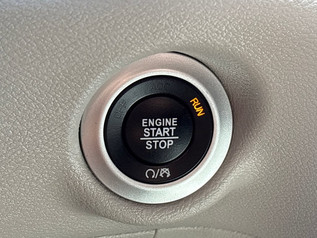 2023 Chrysler Pacifica Base