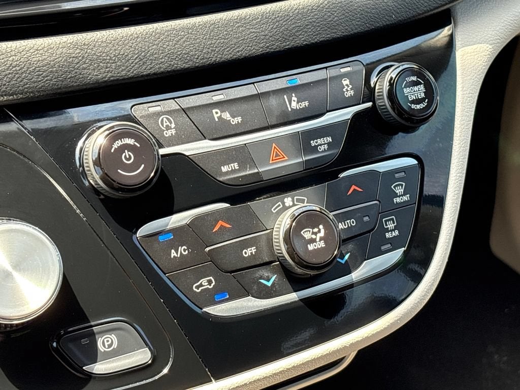 2023 Chrysler Pacifica Base