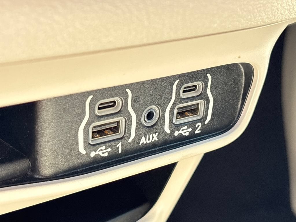 2023 Chrysler Pacifica Base