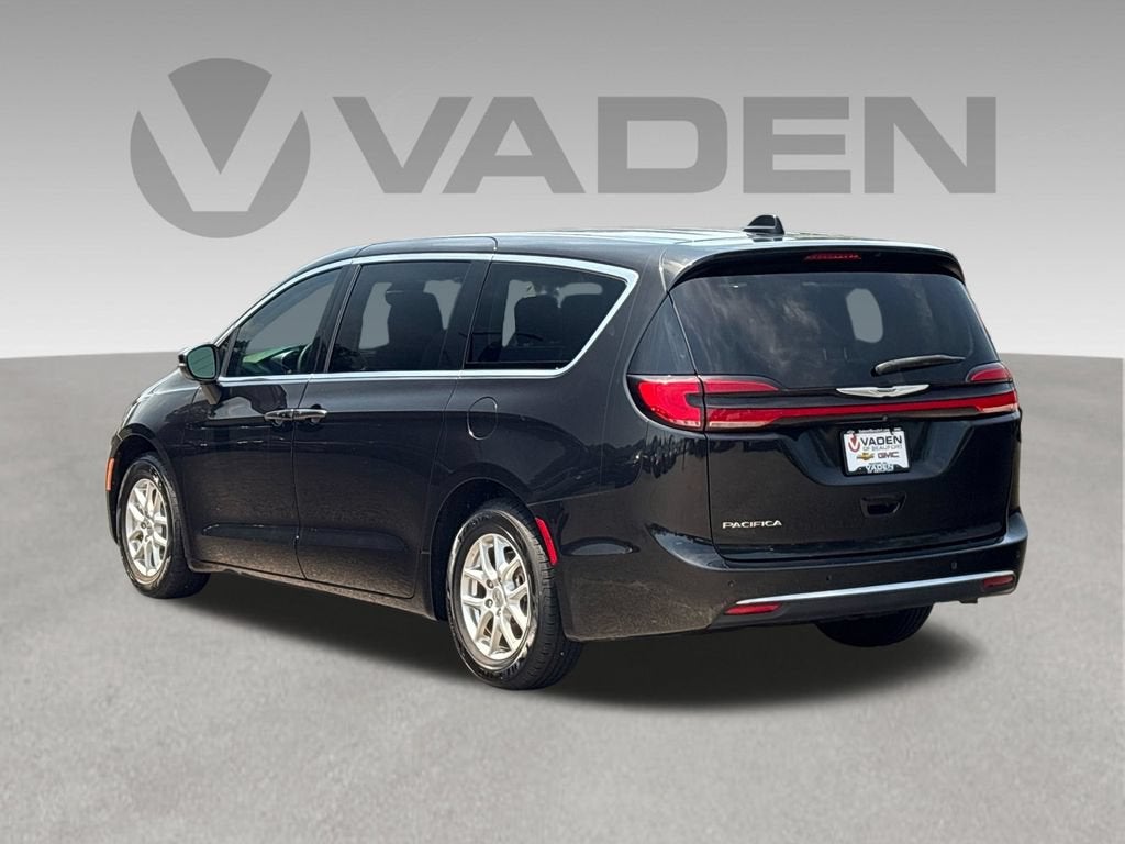 2023 Chrysler Pacifica Base