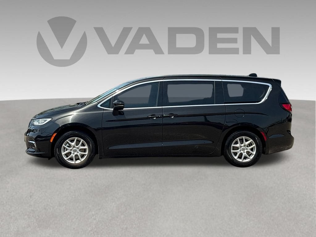 2023 Chrysler Pacifica Base
