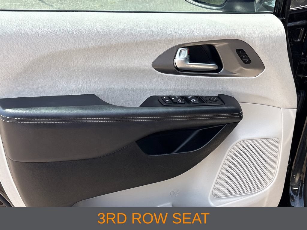 2023 Chrysler Pacifica Base