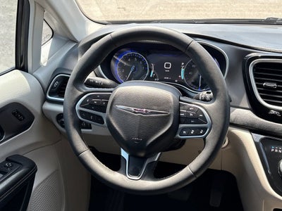 2023 Chrysler Pacifica Base