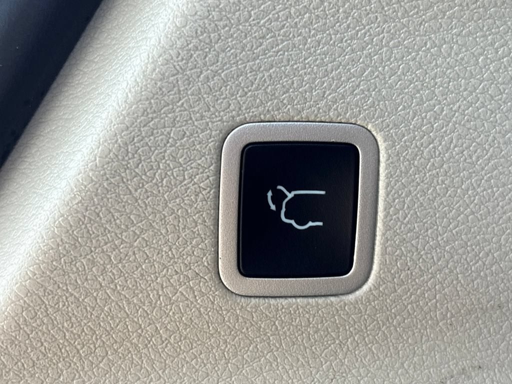 2023 Chrysler Pacifica Base