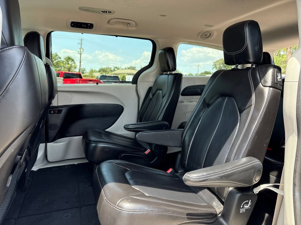 2023 Chrysler Pacifica Base