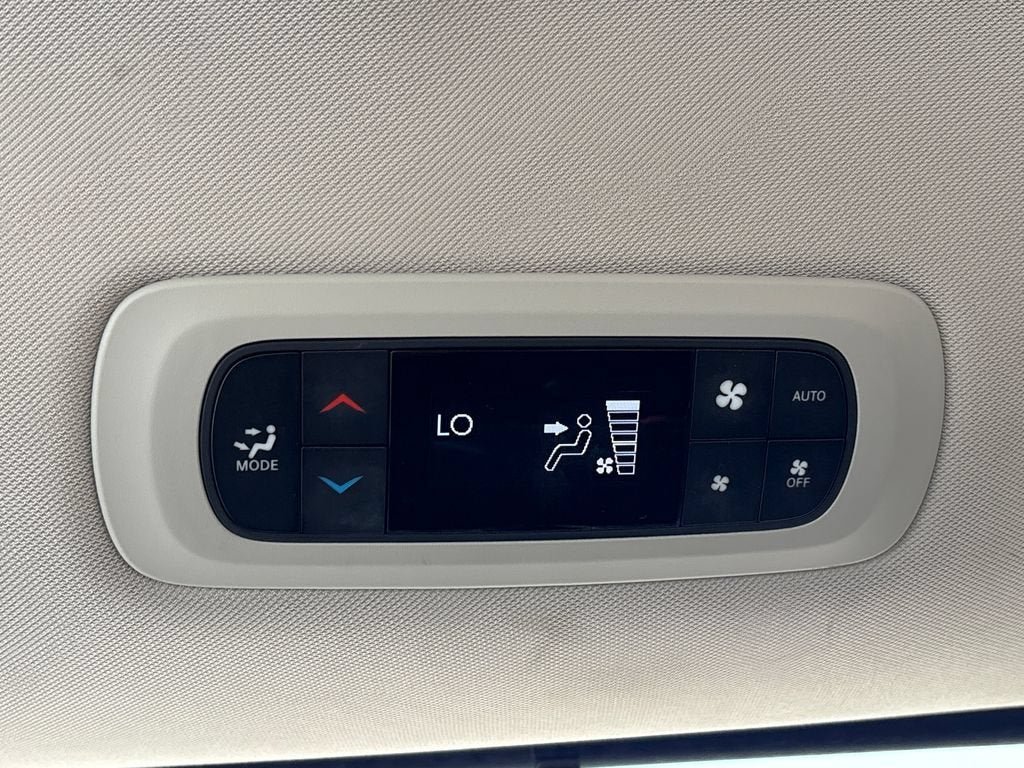 2023 Chrysler Pacifica Base
