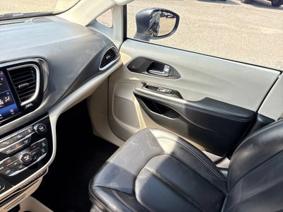 2023 Chrysler Pacifica Base