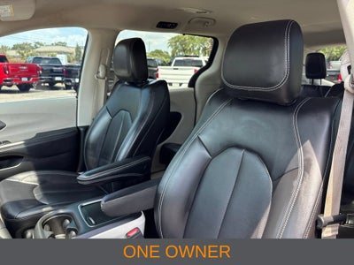 2023 Chrysler Pacifica Base