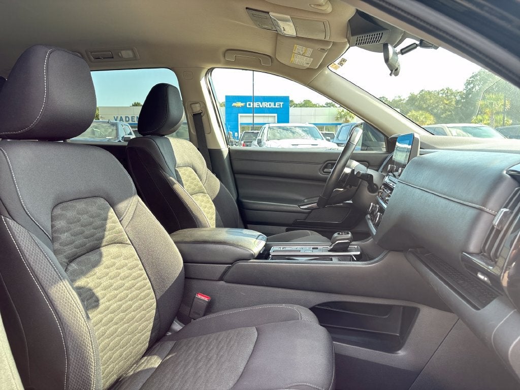 2024 Nissan Pathfinder Base