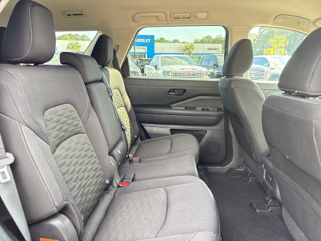 2024 Nissan Pathfinder Base