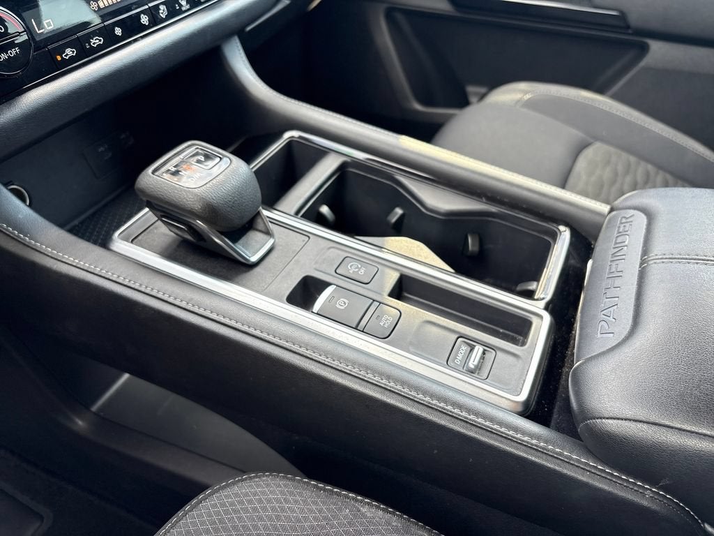 2024 Nissan Pathfinder Base