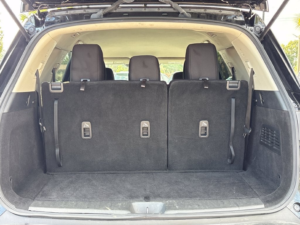2024 Nissan Pathfinder Base