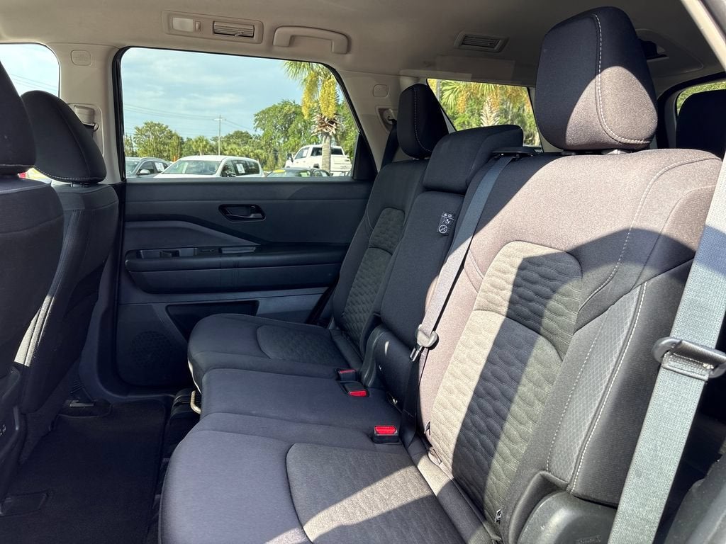 2024 Nissan Pathfinder Base