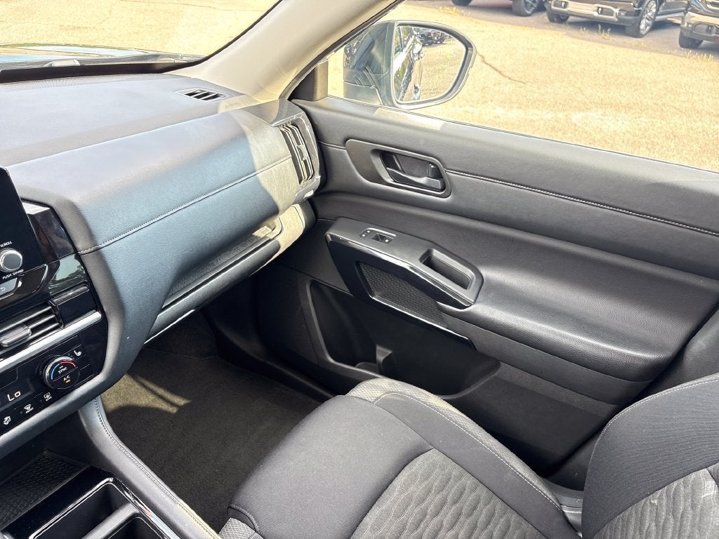 2024 Nissan Pathfinder Base